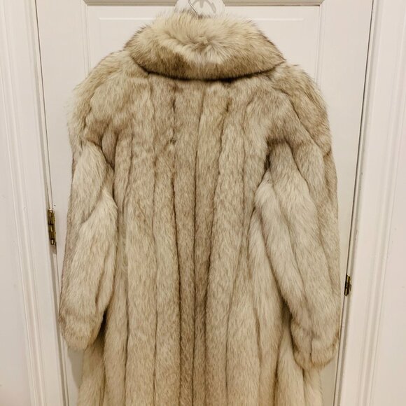 SAGA FOX NORWEGIAN FOX FUR COAT WOMANS Size Medium - Picture 14 of 16